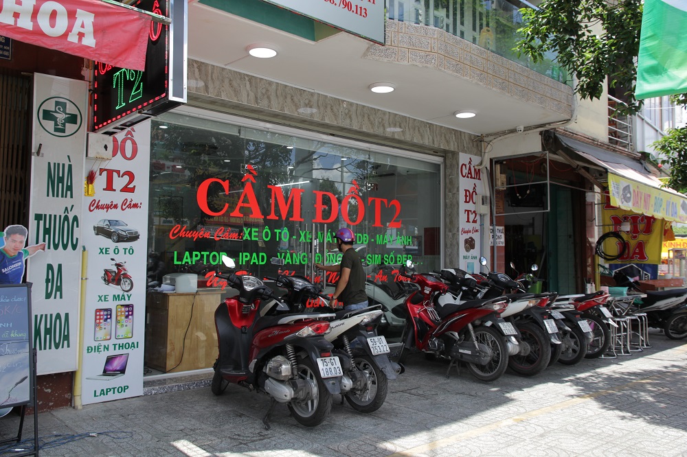 Cầm Ipad